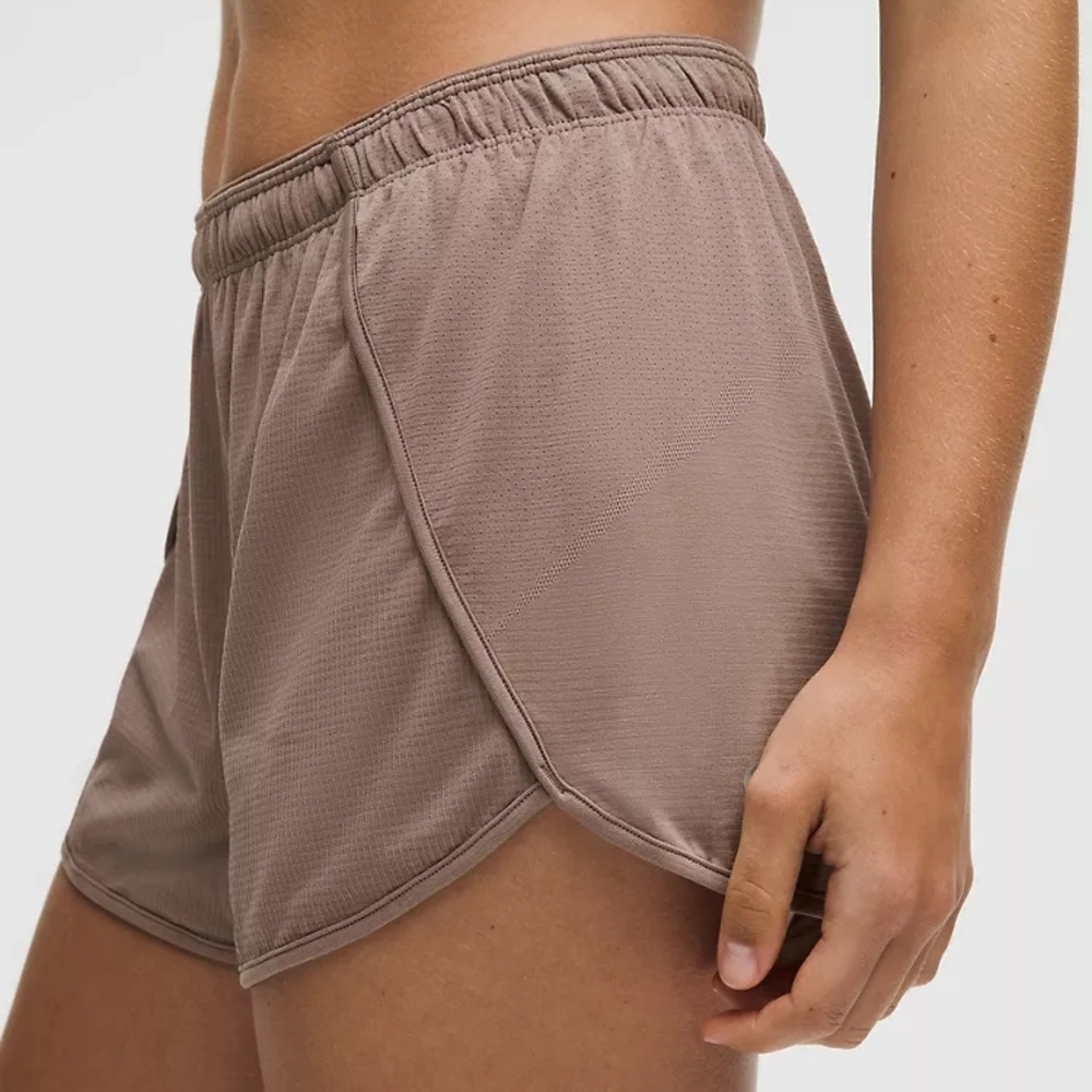 NWT Lululemon Swiftly Mid-Rise Short 3” – ASHEN ROSE - Picture 4 of 6